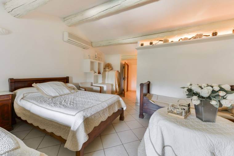 Maison dhotes a Cabrieres dAvignon sud vacances chambre quadruple 1