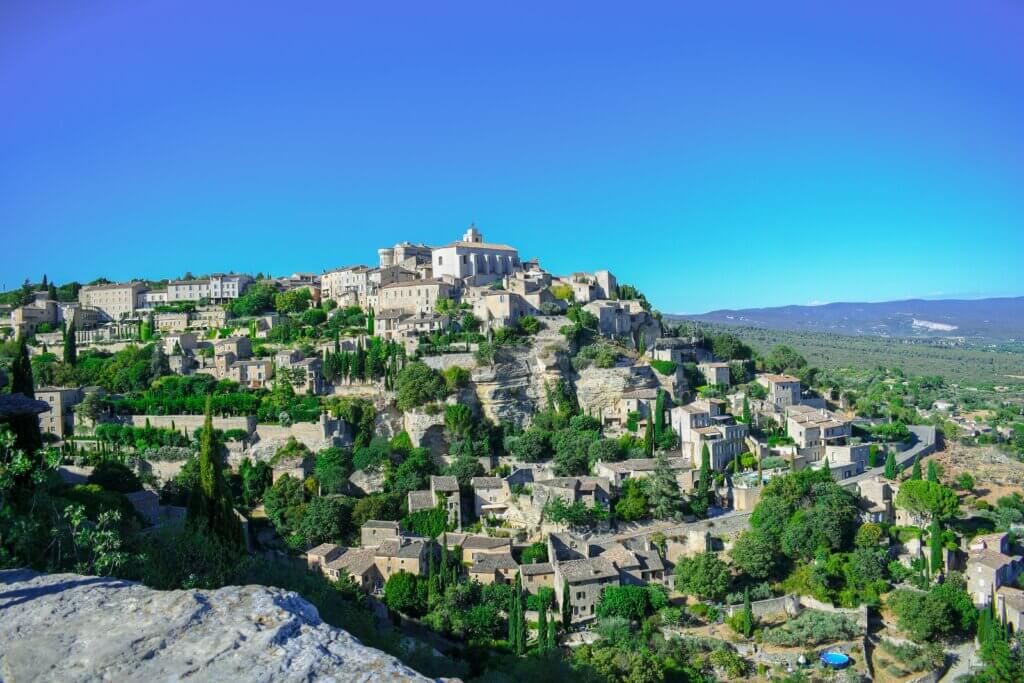 Maison dhotes a Cabrieres dAvignon gordes tourisme scaled